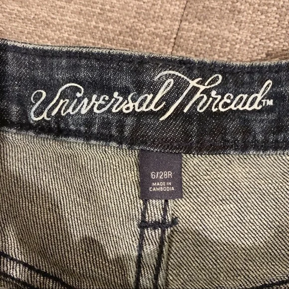 NWT Universal Threads high rise jean shorts 6 - Picture 5 of 9